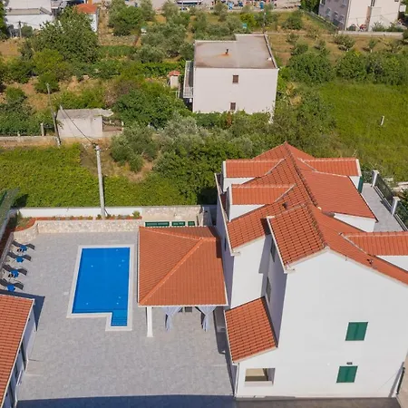 Villa Larum Mokosica Exterior photo