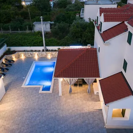 Villa Larum Mokosica Exterior photo
