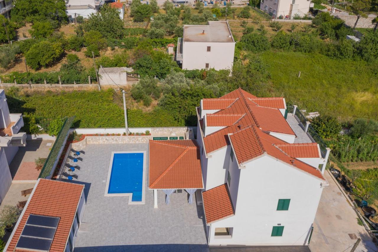 Larum Villa