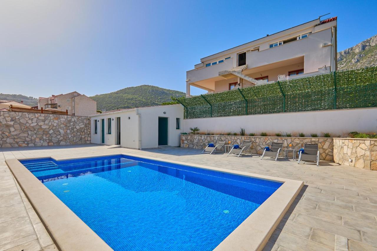 Larum Villa
